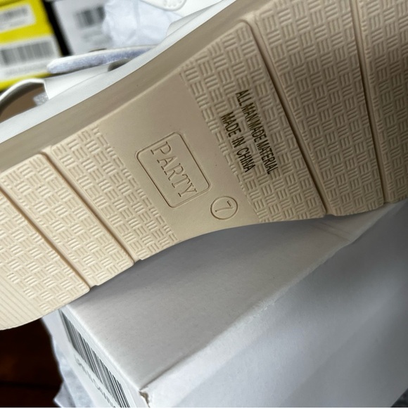 Sandals - Picture 2 of 3